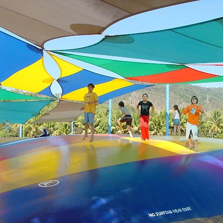 Ingenia Holidays Cairns Coconut Exterior foto The Bouncing Pillow