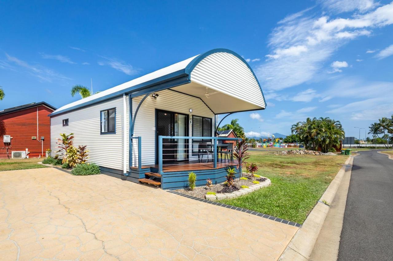 Ingenia Holidays Cairns Coconut Exterior foto A typical park home