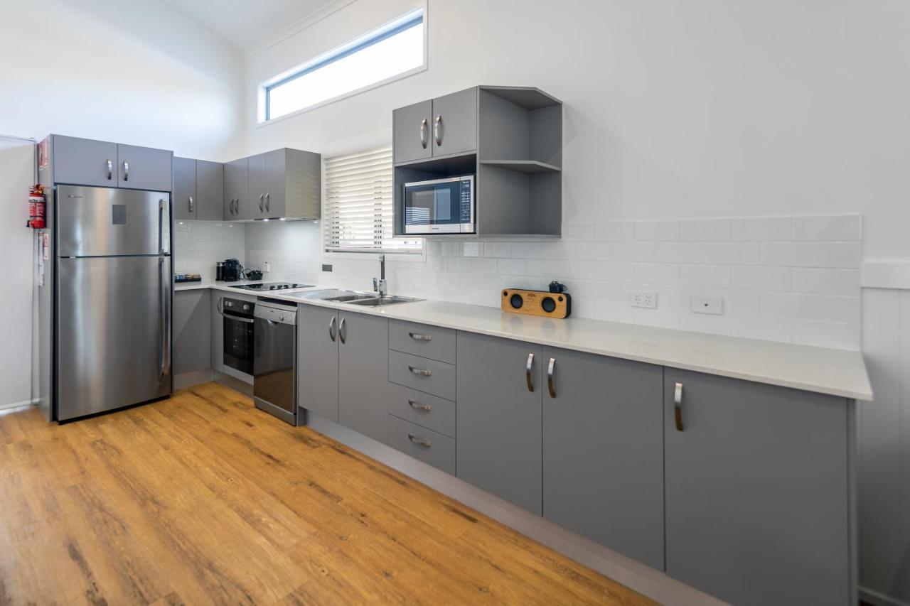 Ingenia Holidays Cairns Coconut Exterior foto A kitchen in a student apartment at the University of Western Australia